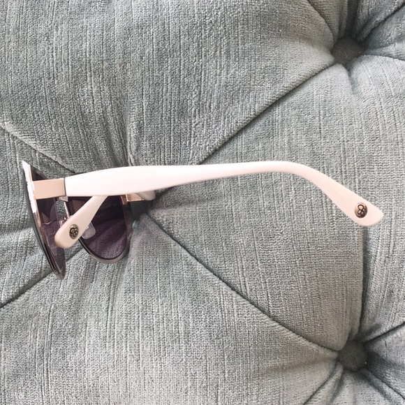 Jessica Simpson sunglasses - Picture 3 of 4